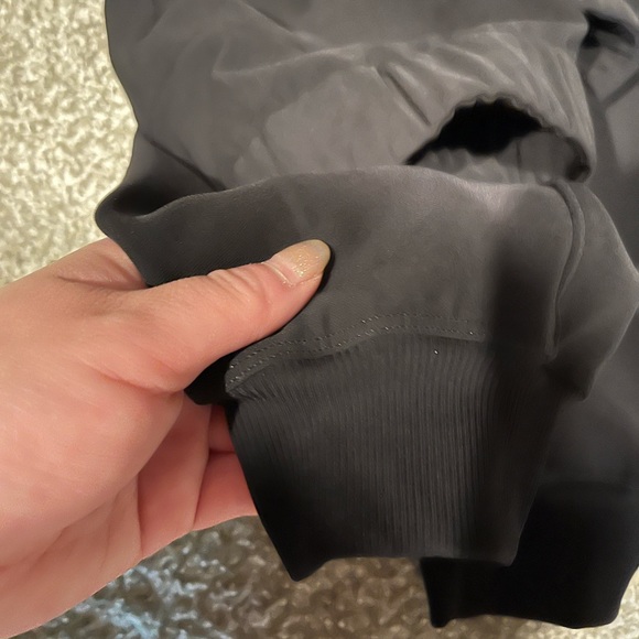 Lululemon jogger with cuff ankle black and smooth size 6 - Picture 3 of 3